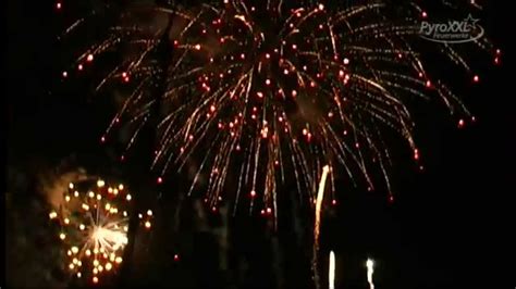  Das Wundervolle Woking Wonders Festival - Ein Feuerwerk an Musik und Malaysianischer Kultur